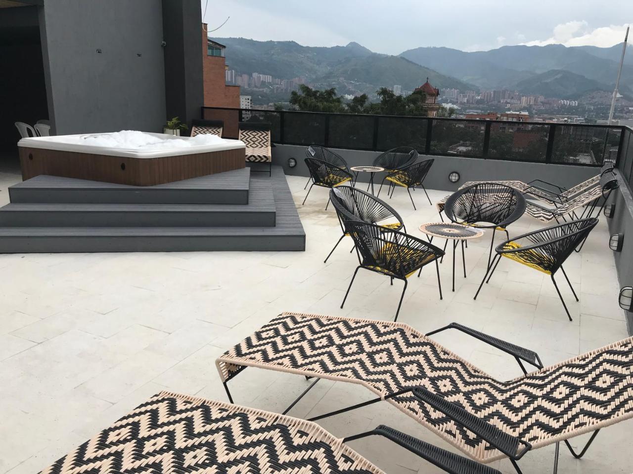 Hotel Dix Medellin Bagian luar foto